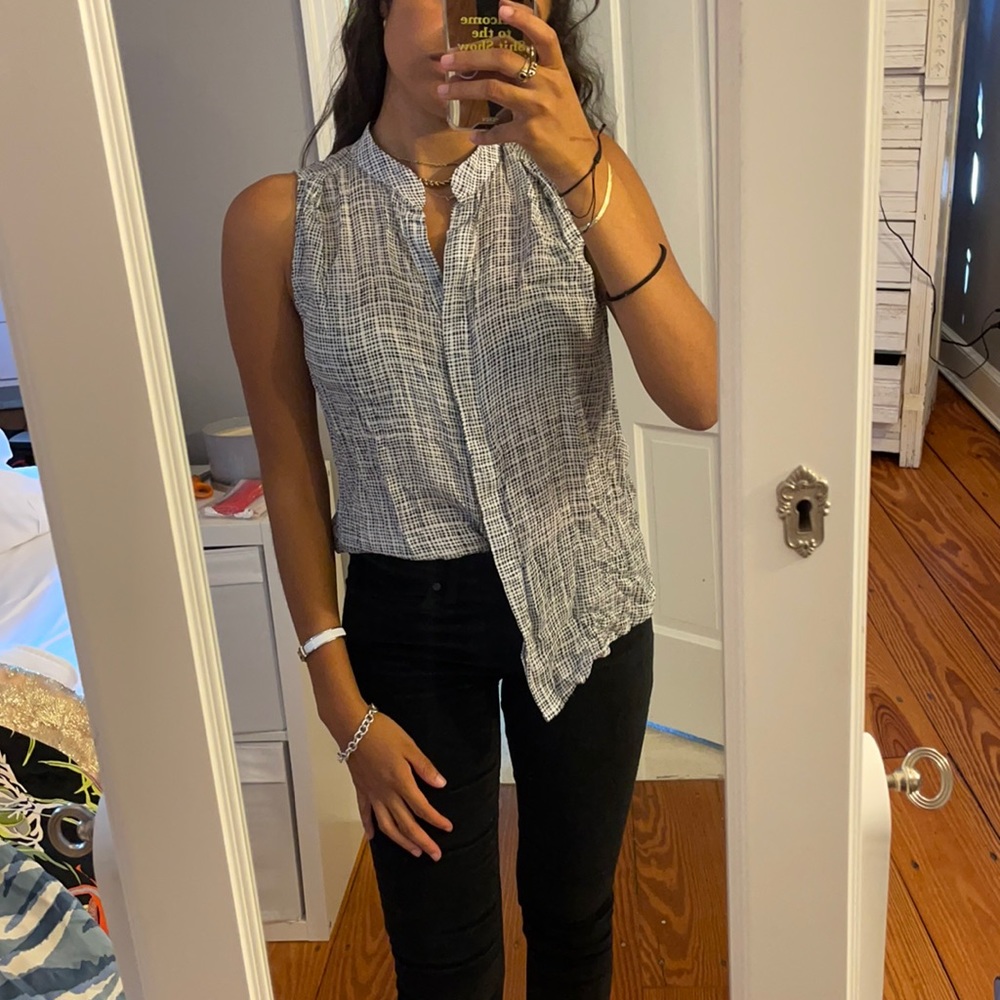 sleeveless top